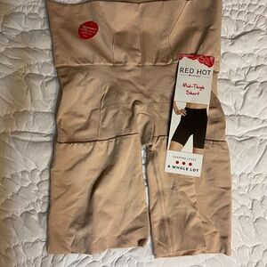 SPANX - New Red Hot Mid Thigh Short - Size M - Soft Nude - Shapewear